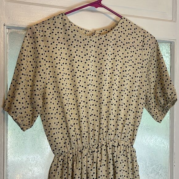 Women’s light cream and black small heart polka dot short sleeve dress size M - Picture 2 of 6